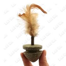 Игрушка 66-9 конус с пером и кошачьей мятой